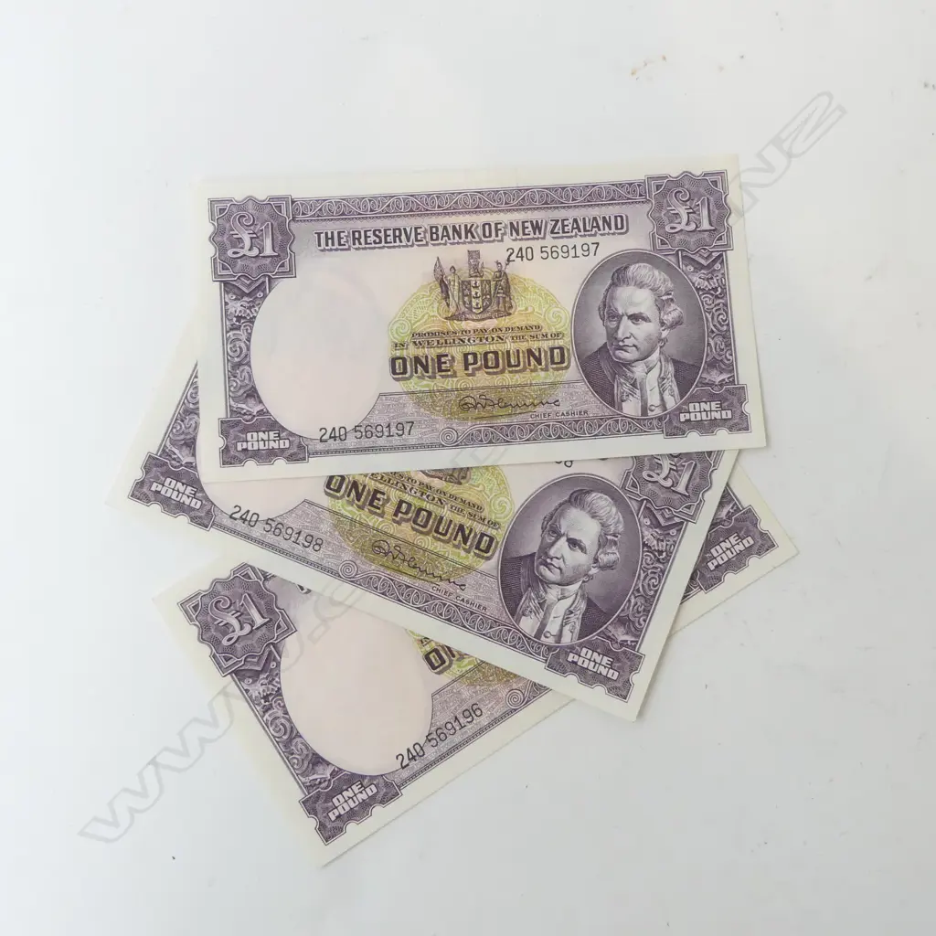 3 UNCIRCULATED NZ £1 NOTES CONSECUTIVE SERIAL NUMBERS Image 1++