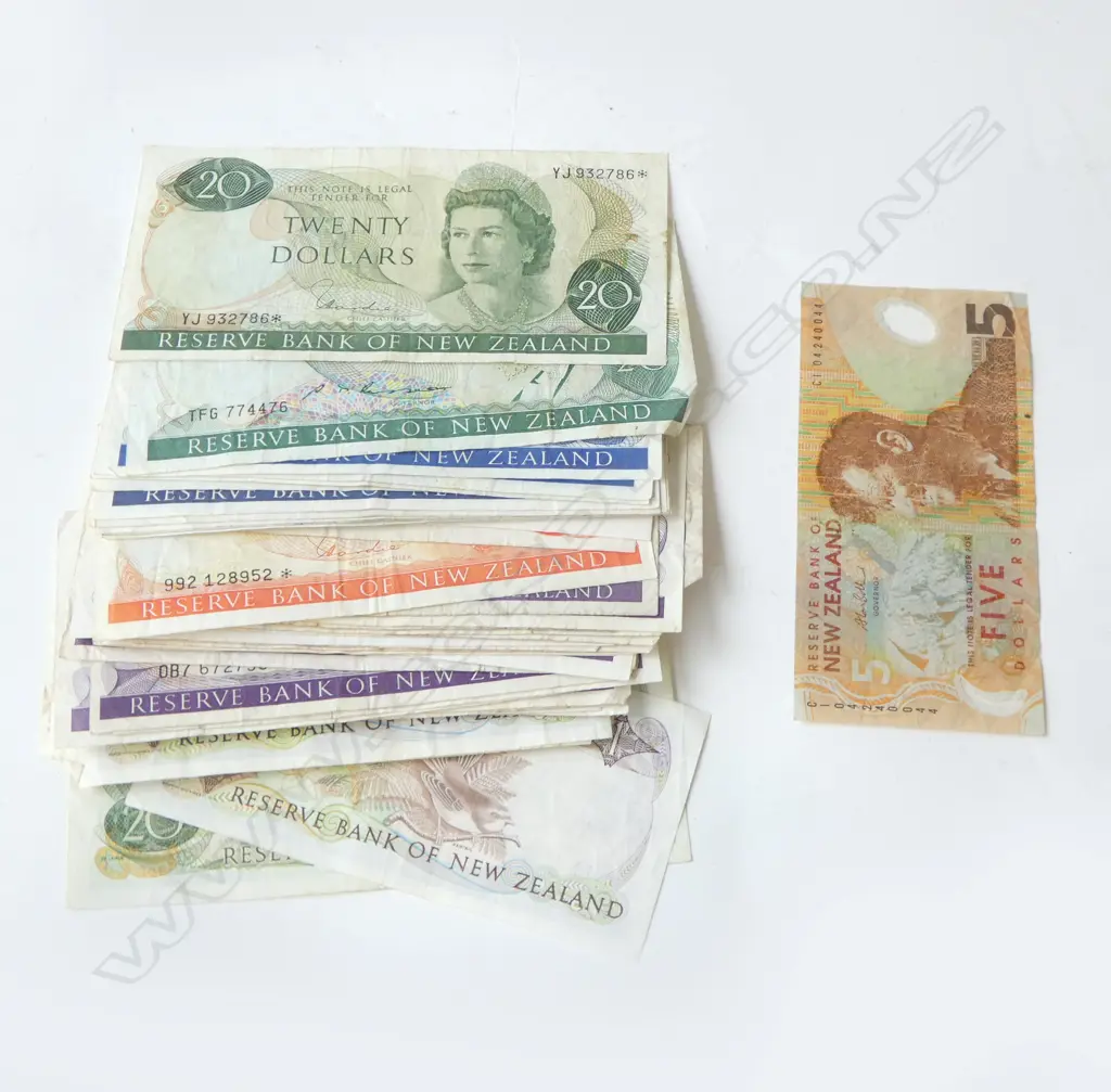 NZ BANK NOTES $254 FACE VALUE... Image 1++
