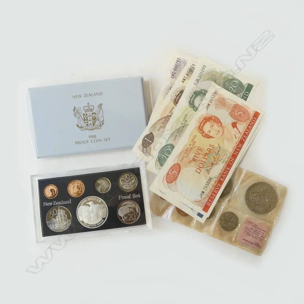 5 NZ DOLLAR NOTES: $1,2,5,10,20 + 1967, 1988 COIN SETS Image 1++