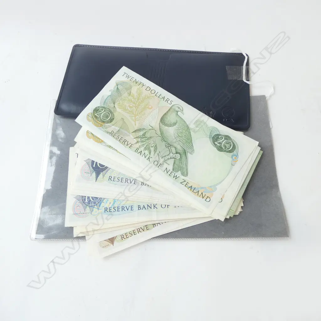 NZ BANK NOTES $420 FACE VALUE (TIDY CONDITION)... Image 1++