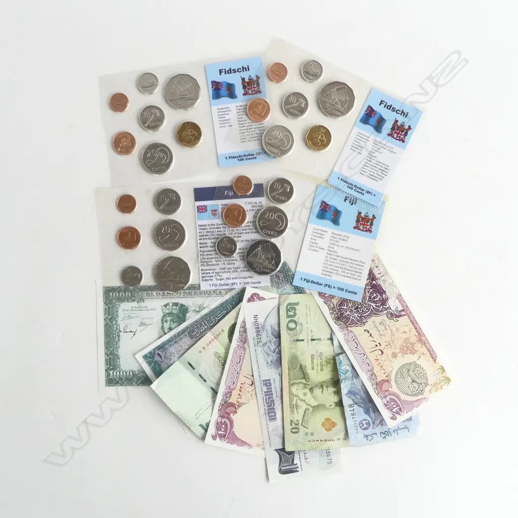 FIJIAN COIN SETS, WORLD BANK NOTES Image 1++