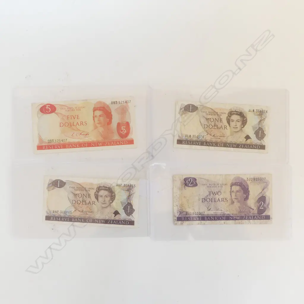 4 NZ BANK NOTES; 2x $1, $2, $5 Image 1++