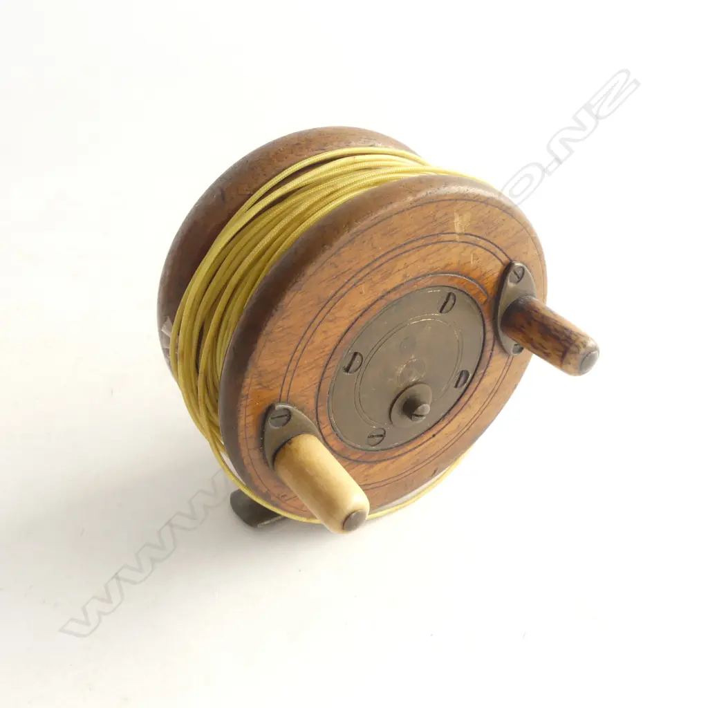 Alan Pye fishing collection: 3 1/8 X 1 5/8 WOOD & BRASS FLY REEL Image 1++
