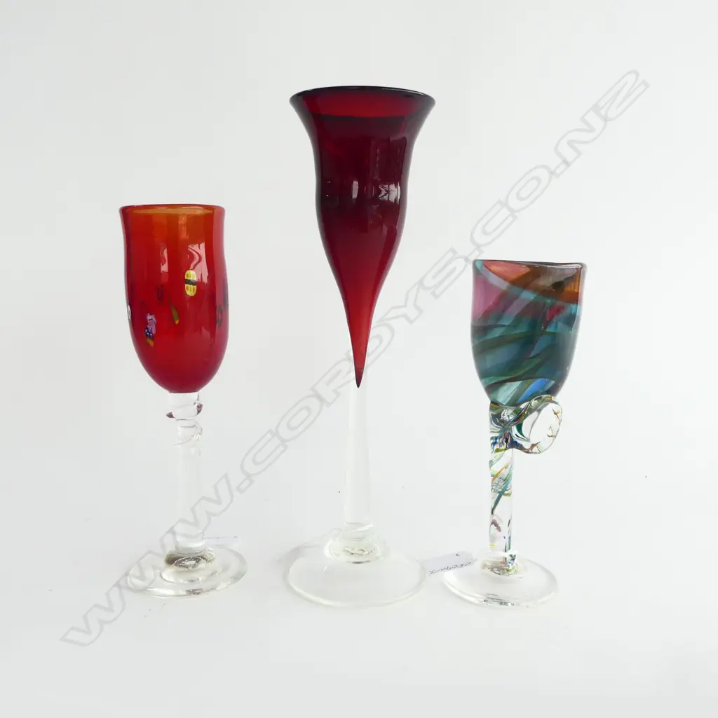 3 ART GLASS WINE GLASSES; RED PETER VIESNIK - signed '04, LYNETTE CAMPBELL GOBLET - signed '99 & 1 RAINBOW COLOURED Image 1++