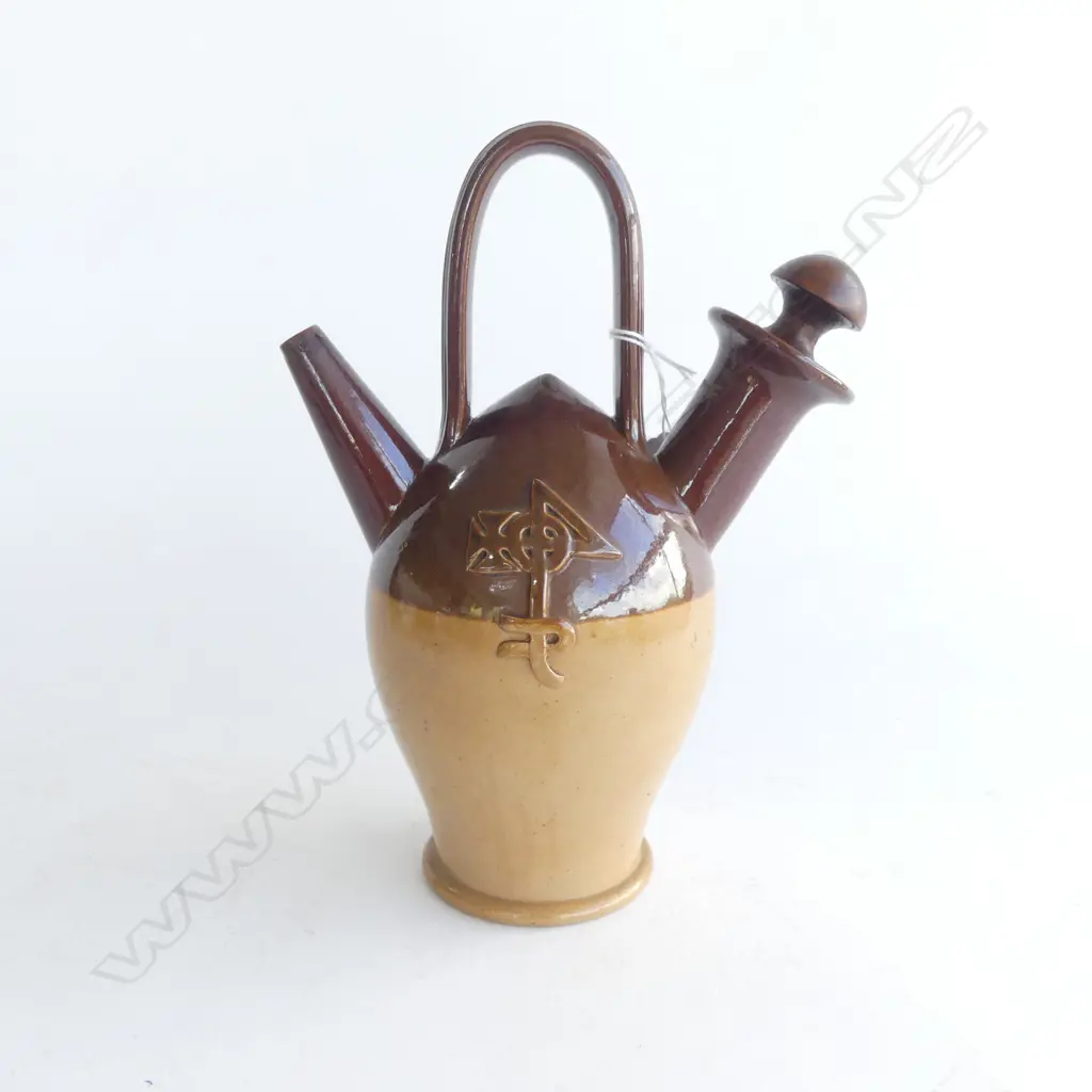 OLD SARUM KETTLE by DOULTON  LAMBETH FFOR WATSON & CO REG.9050, H.240mm Image 1++