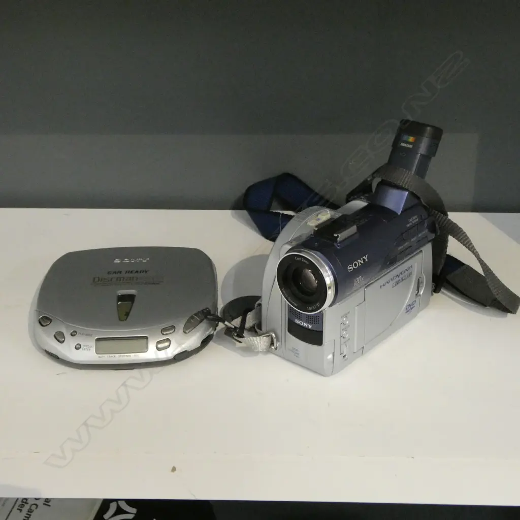 2 NAVMANS, BOXED + SONY HANDCAM & DISCMAN ESP2 Image 1++