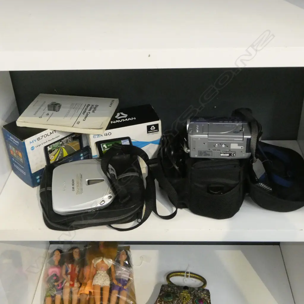 2 NAVMANS, BOXED + SONY HANDCAM & DISCMAN ESP2 Image 1++