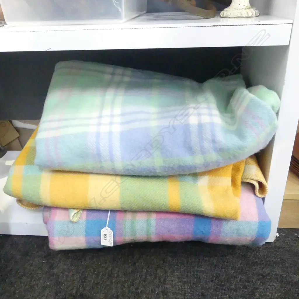 3 RETRO WOOL BLANKETS Image 1++