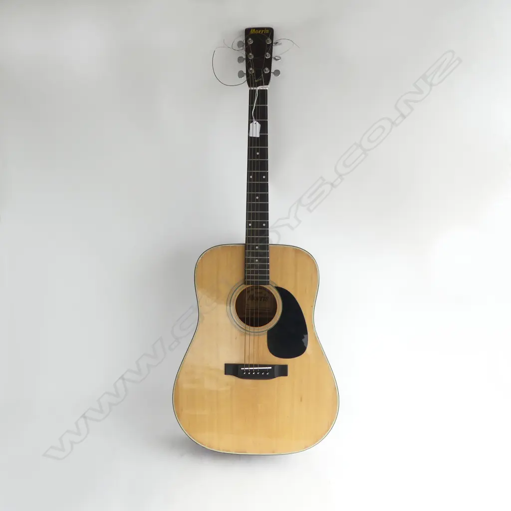 VINTAGE MORRIS 'W15' JAPANESE ACOUSTIC GUITAR made in Nagoya 1 steel string broken. The guitar in apparently good cond. Image 1++