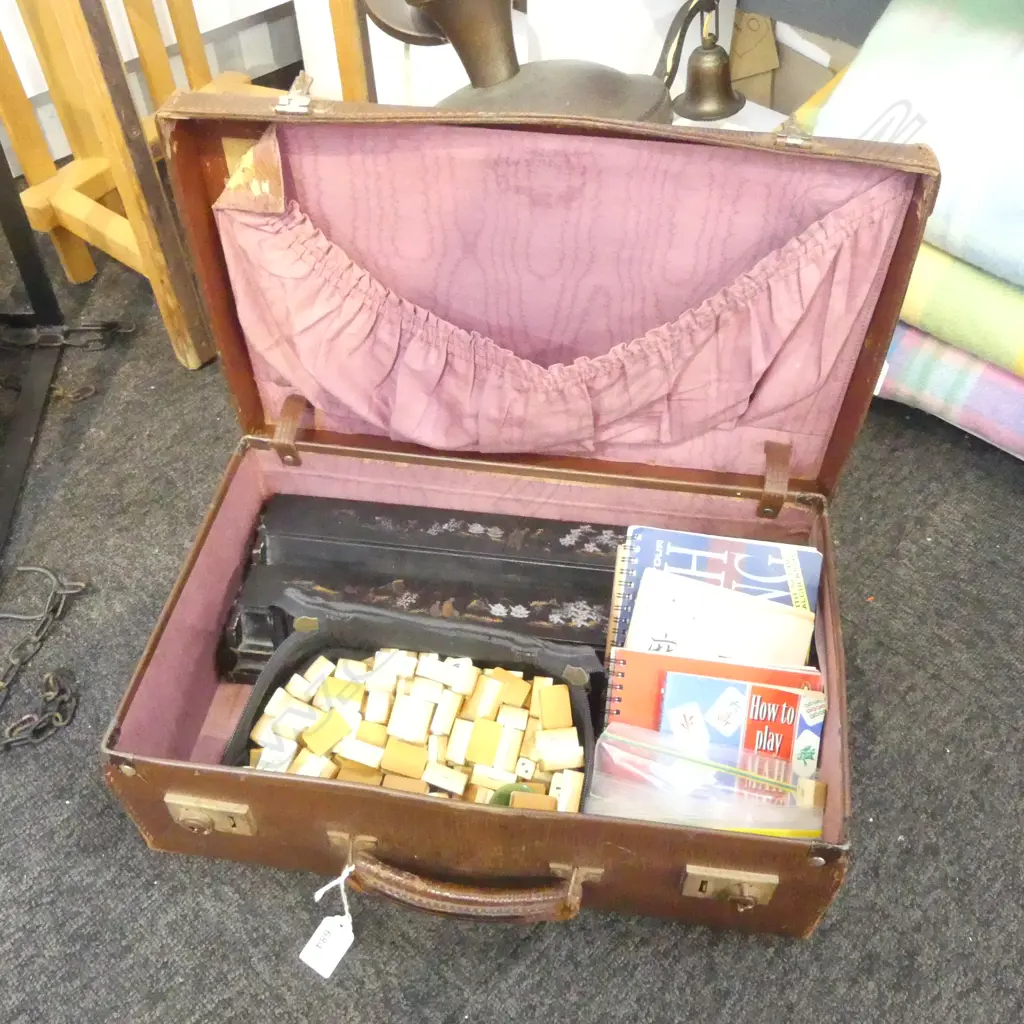 VINTAGE SUITCASE w. MAH JONG SET, 4 LACQUER STANDS, GUIDE BOOKS Image 1++