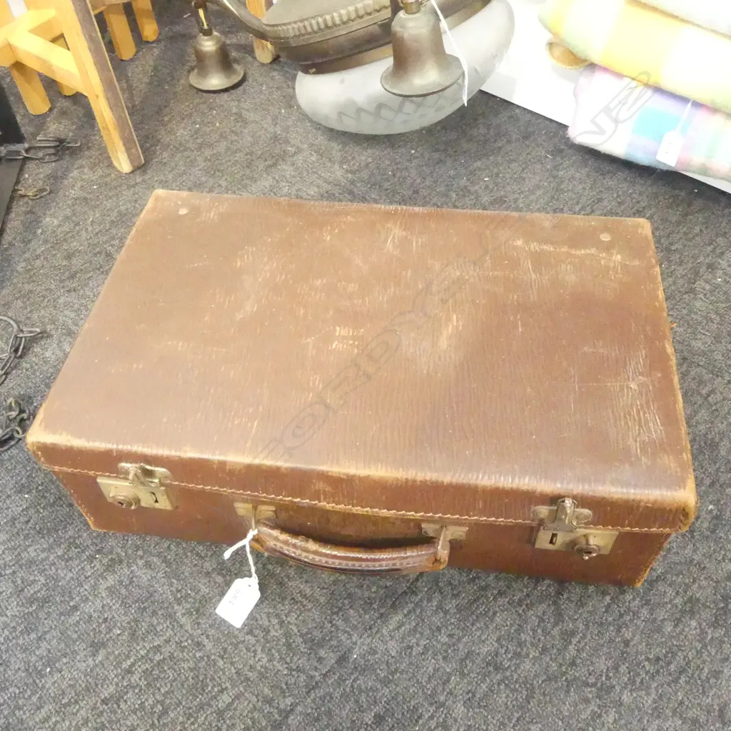 VINTAGE SUITCASE w. MAH JONG SET, 4 LACQUER STANDS, GUIDE BOOKS Image 1++