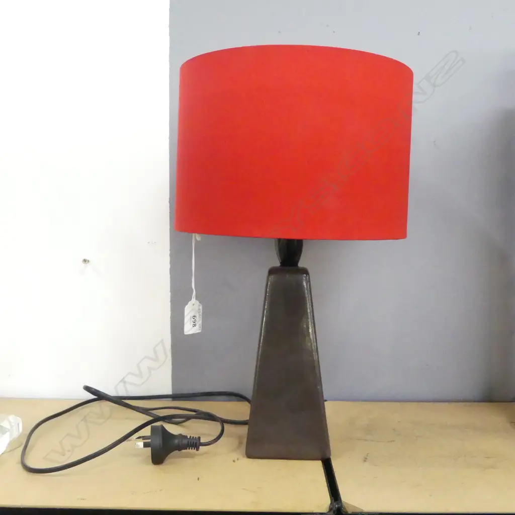 POTTERY BASE TABLE LAMP Image 1++