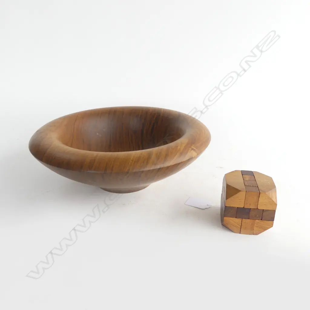 SIGNED HAND TURNED NZ PURIRI BOWL DIA 280MM & NATIVE WOOD PUZZLE  60MM Image 1++