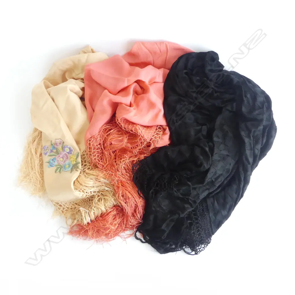 3 VINTAGE SILK SHAWLS Image 1++