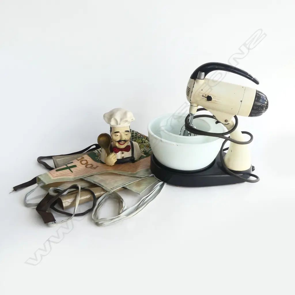 SUNBEAM MIXMASTER, CERAMIC CHEF HEAD, 2 APRONS; BOVRIL & HARRODS Image 1++