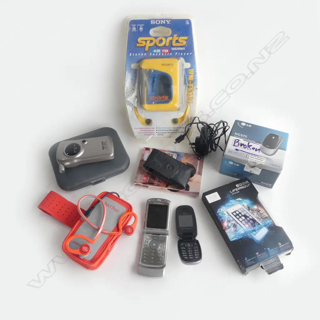 6 ITEMS; SOBER CHECK SC3000 BREATHALYSER, SONY SPORTS WALKMAN, 2 IPHONE CASES, 2 FLIP CELL PHONES + CHARGERS Image 1++