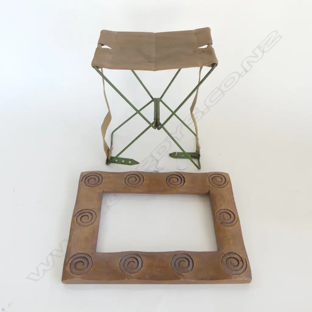 VINTAGE WOODEN FRAME 290x390mm + FOLDING CAMPAIGN STOOL H.340mm Image 1++