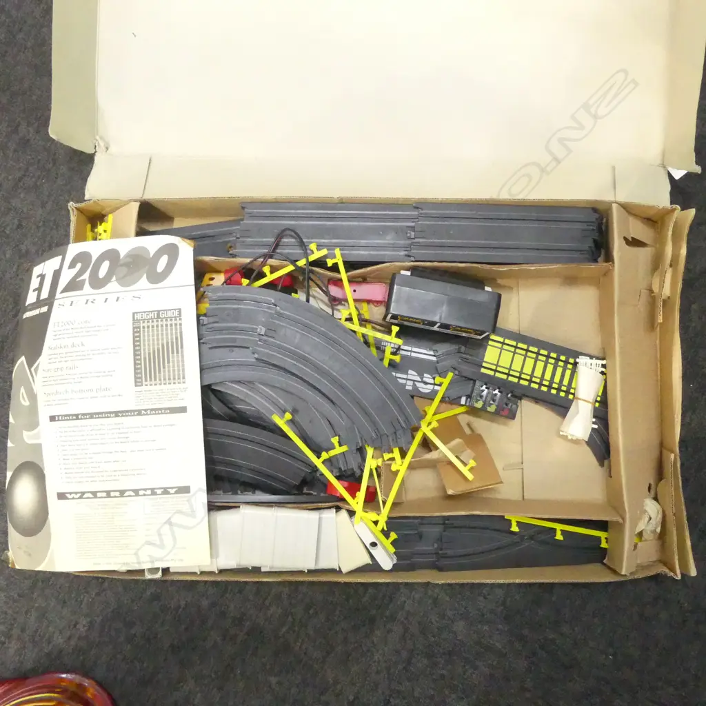 GRAND PRIX SCALE ELECTRIC BOXED RACING GAME  Image 1++
