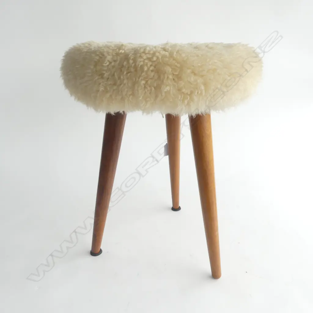 RETRO 3 LEGGED STOOL, WOOL SEAT H.420mm Image 1++