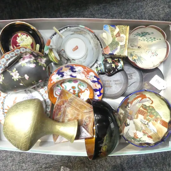 TRAY OF ORIENTAL COLLECTIBLES – CHINA, BRASS, SOAPSTONE, VASES ETC 