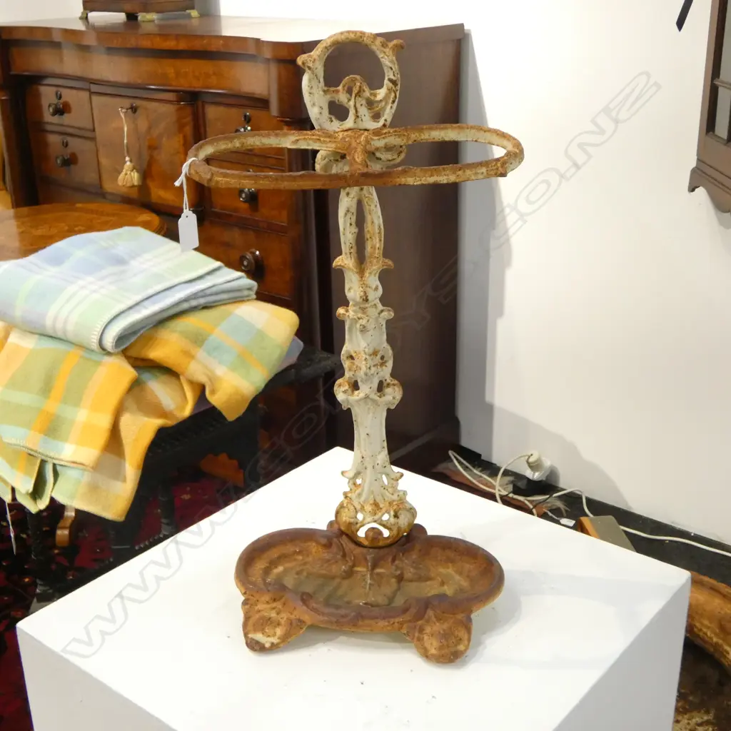 CAST IRON UMBRELLA STAND H.555mm Image 1++