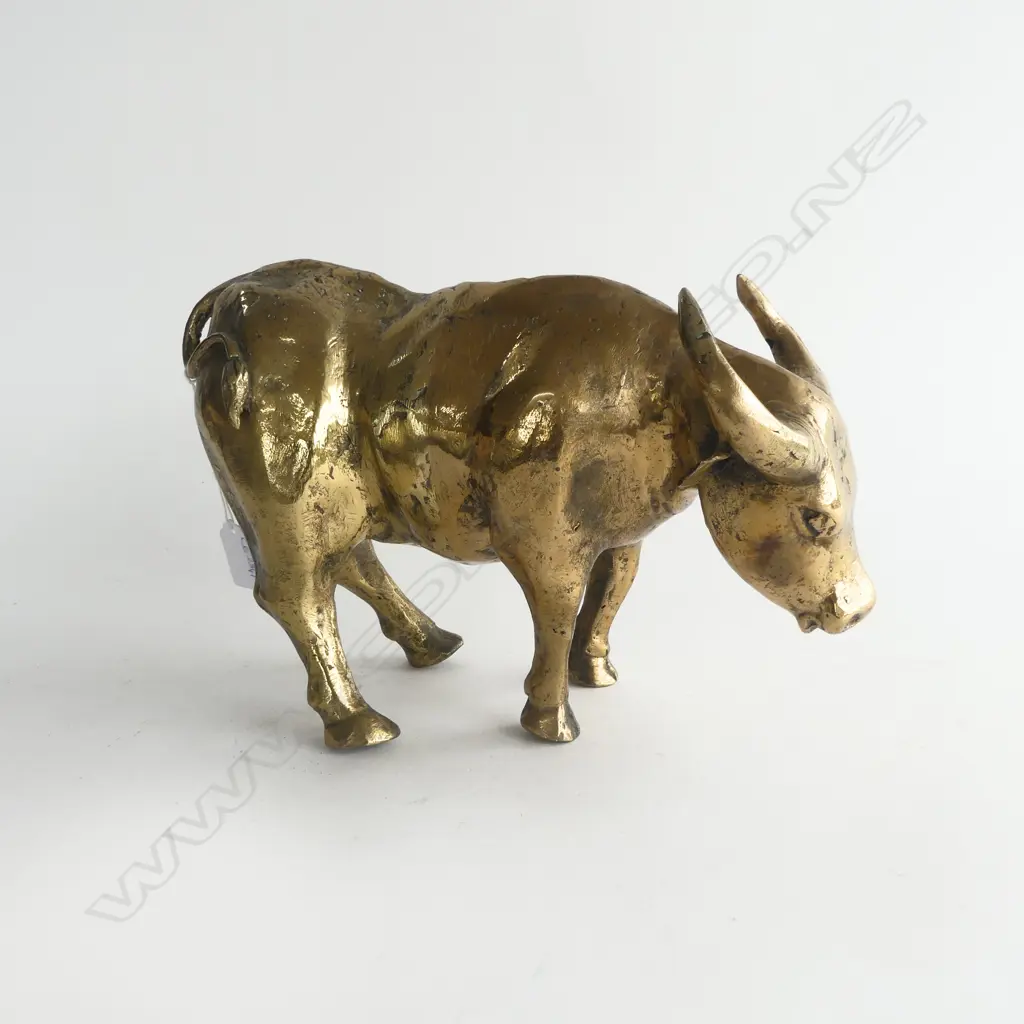 BRONZE HORNED BULL L.310mm ear chipped Image 1++