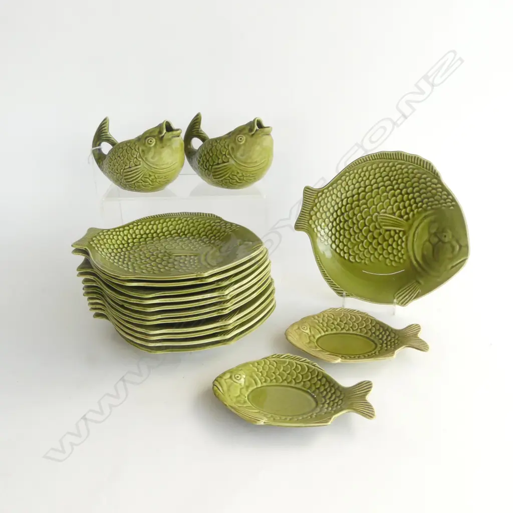 16 ASST. SHORTER & SON GREEN FISH FORM CHINA; 14 PLATES + 2 GRAVY BOATS Image 1++