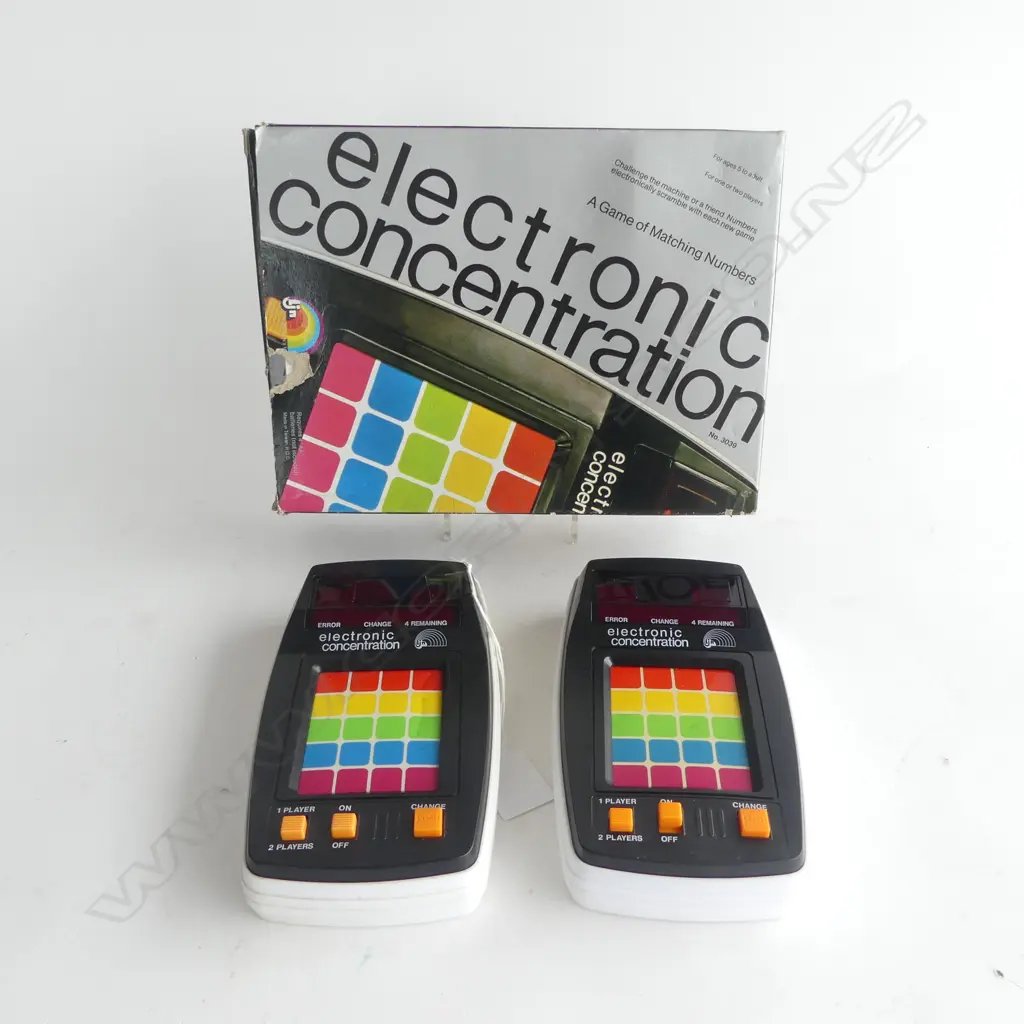 2 RETRO 1970s TOYS; MERLIN + 2 ELECTRONIC CONCENTRATION CONSOLES (1 BOXED) Image 1++