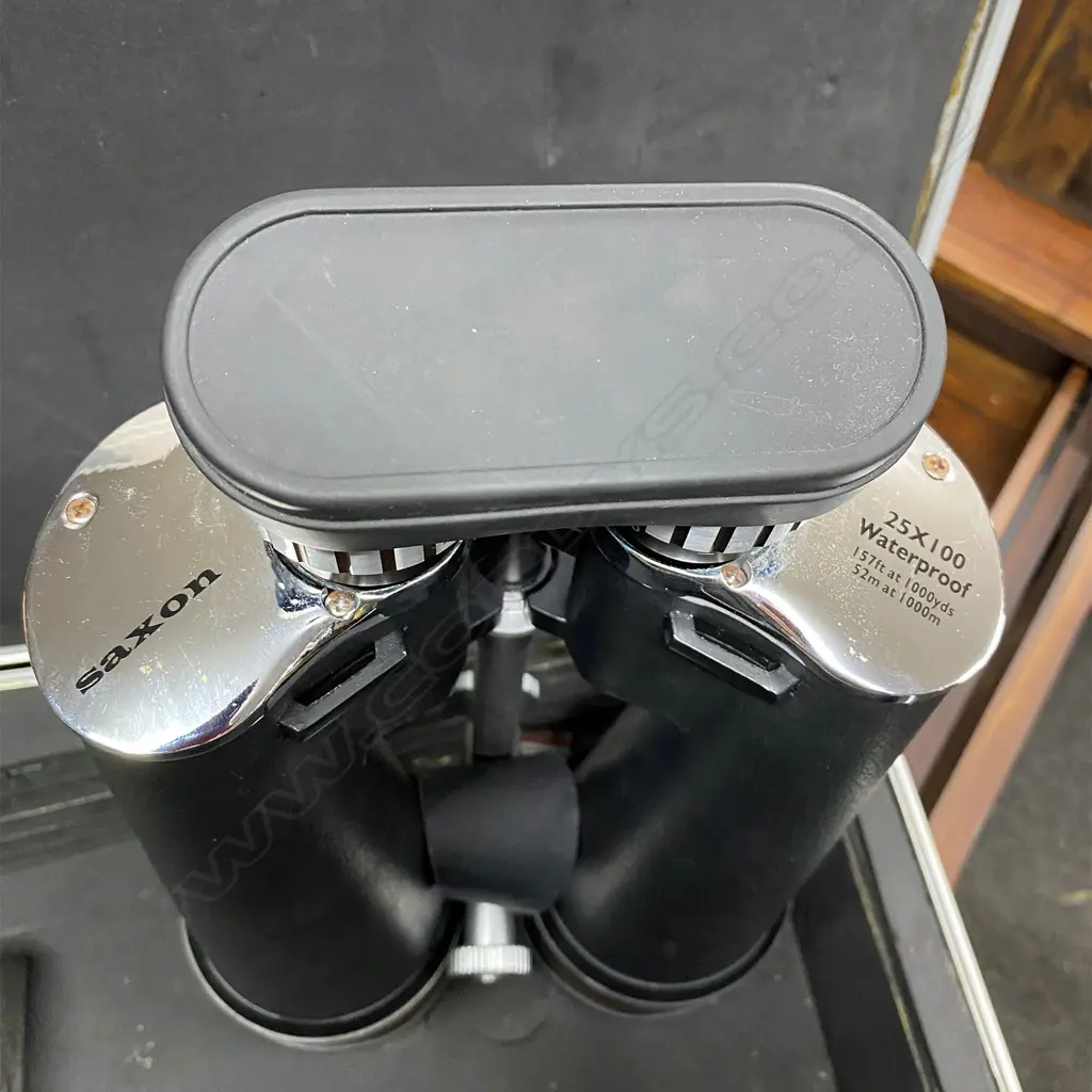 CASED SAXON 25 x 100 WATERPROOF BINOCULARS, WITH KEYS, (RETAIL $1495) Image 1++