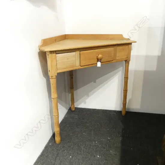 PINE CORNER TABLE 650x650x760mm
