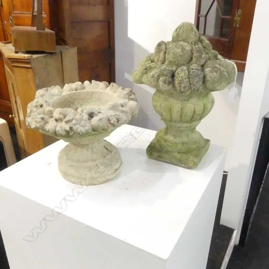 2 CONCRETE GARDEN URNS H.380mm Image 1++