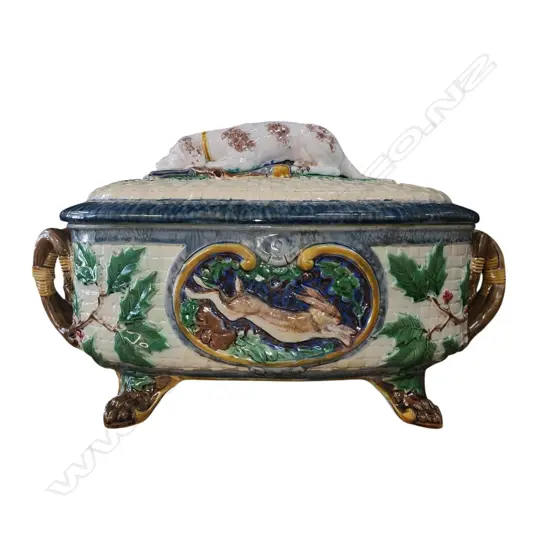 19TH C. MINTON MAJOLICA GAME PIE TUREEN w HUNTING DOG.  Professional restoration 210mm x 350mm x 200mm