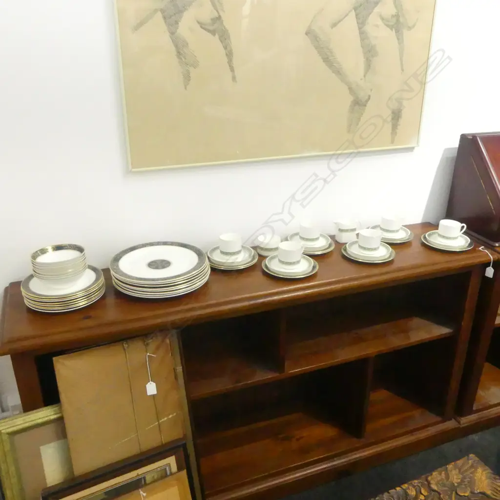 2 ROYAL DOULTON SETS; CARLYLE 8  PLACE DINNER SET, RONDELAY COFFEE SET Image 1++