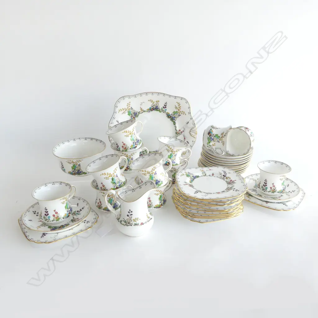 12 PLACE TUSCAN CHINA FLORAL PATTERN PART TEA SERVICE Image 1++