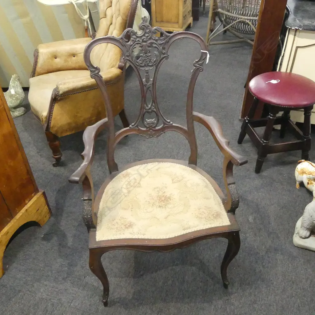VICTORIAN ARMCHAIR Image 1++