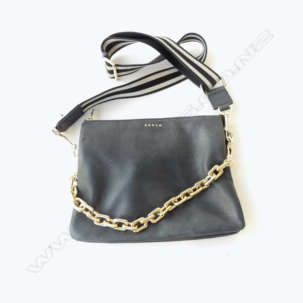 A SABEN CROSSBODY LEATHER HANDBAG WITH GOLD CHAIN ACCESSORIES 210 X 260 MM Image 1++