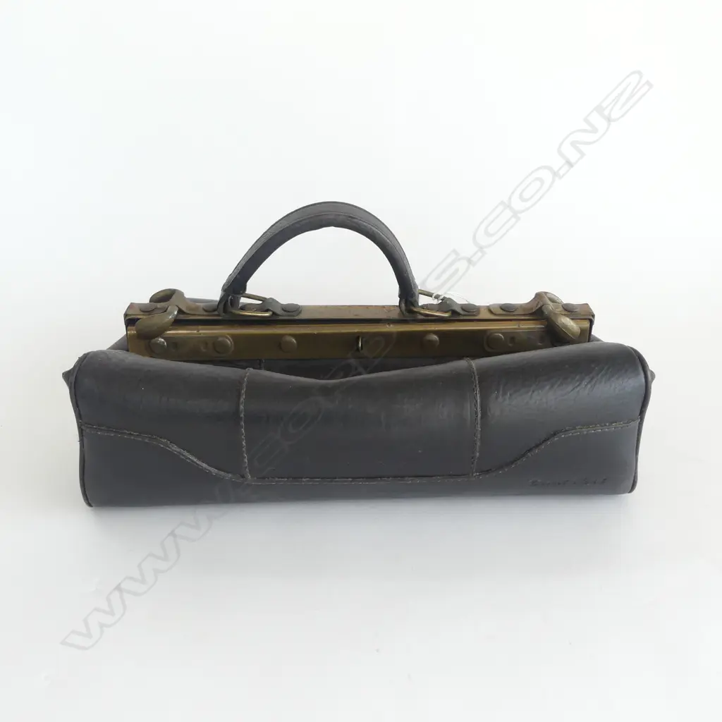 VINTAGE BRASS & HIDE DESSERT ROAD GLADSTONE BAG L340MM Image 1++