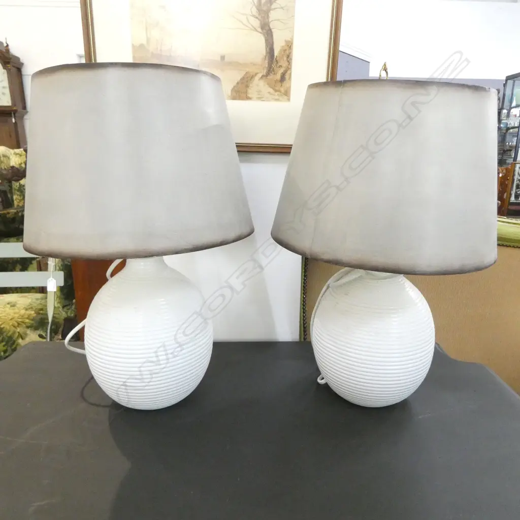 PR WHITE CERAMIC BASE TABLE LAMPS Image 1++