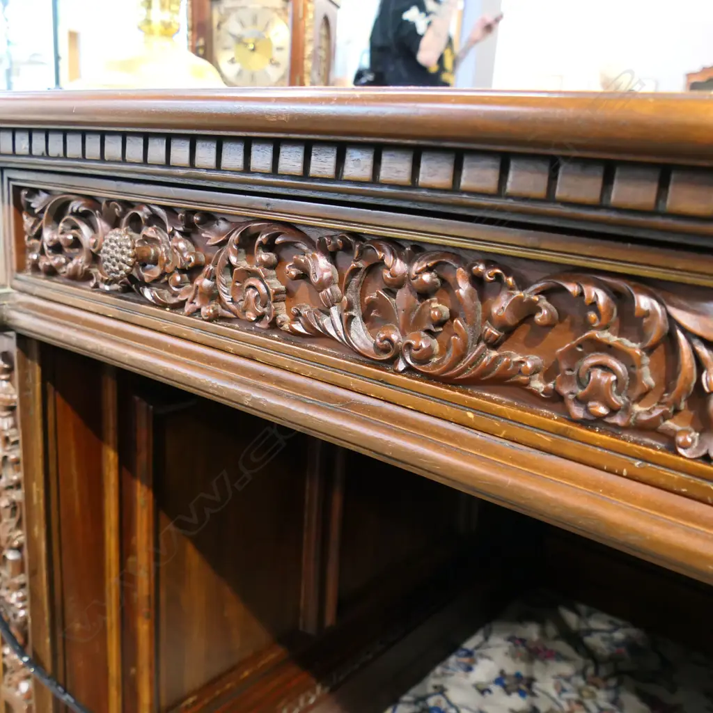 US NATIONAL ARCHIVES HIGH-QUALITY REPROD. OVAL OFFICE 'RESOLUTE' DESK, 1820x1230x800mm, (RETAILS US$9000), minor losses Image 1++