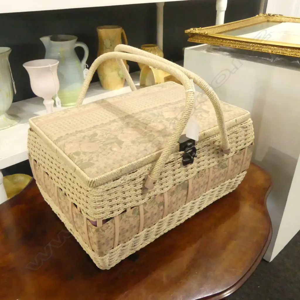 VINTAGE SEWING BASKET Image 1++