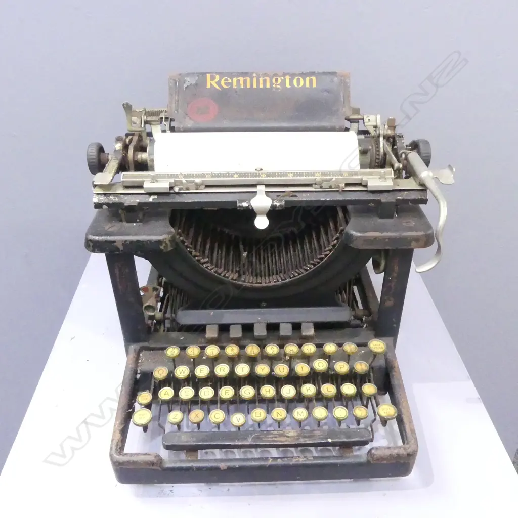ANTIQUE REMMINGTON TYPEWRITTER L340MM Image 1++