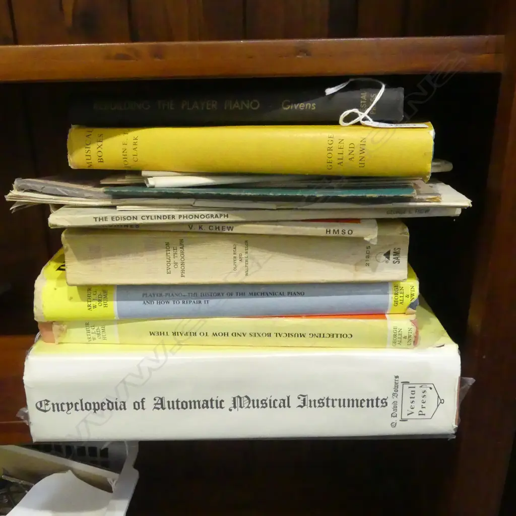 ASST. REFERENCE BOOKS ON GRAMOPHONES, PHONOGRAPHS, etc Image 1++