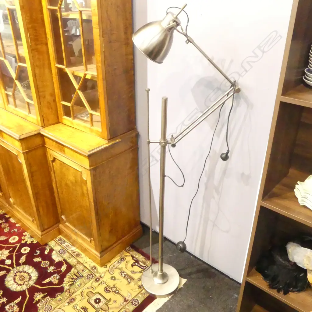 INDUSTRIAL DESIGN ADJUSTABLE FLOOR LAMP Image 1++