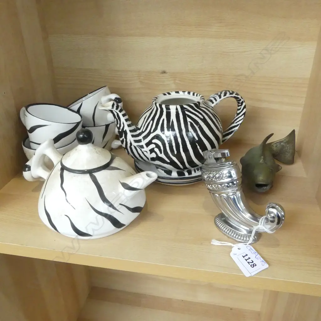 ZEBRA PATTERN PART TEA SET + BRASS FISH & TABLE LIGHTER Image 1++