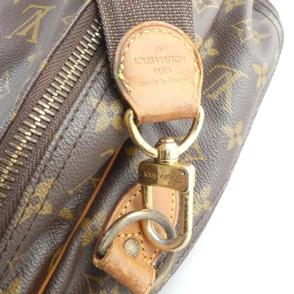LOUIS VUITTON? SUITCASE, WORN 550x400mm Image 1++