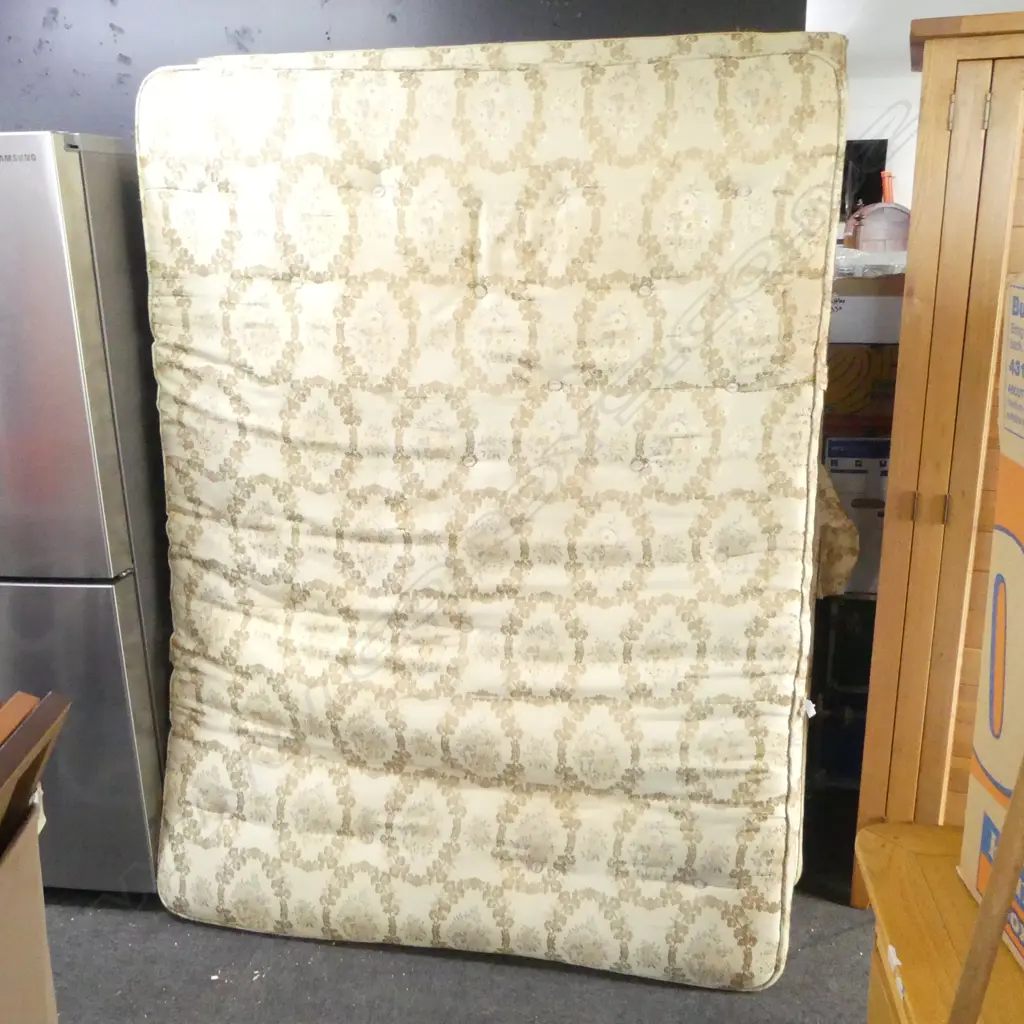 FLORAL QUEEN SIZE MATTRESS & BED BASE Image 1++