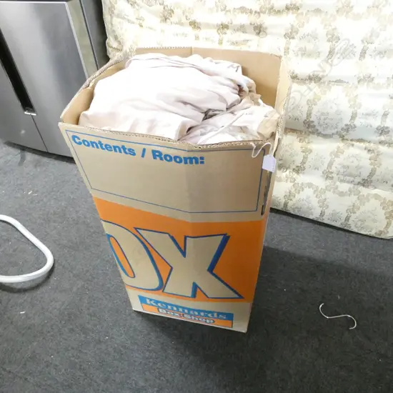 LARGE QUANTITY OF BEDDING 