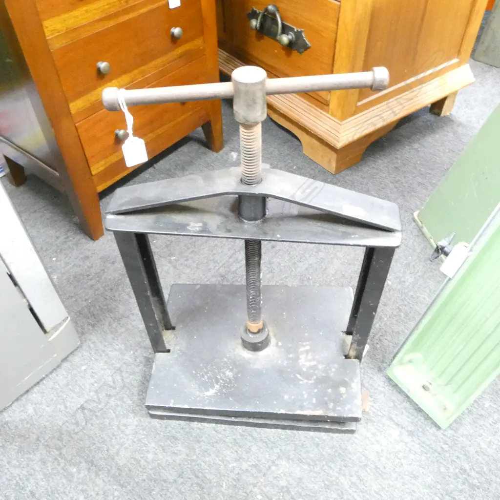 LARGE HEAVY METAL PRESS H.570mm Image 1++