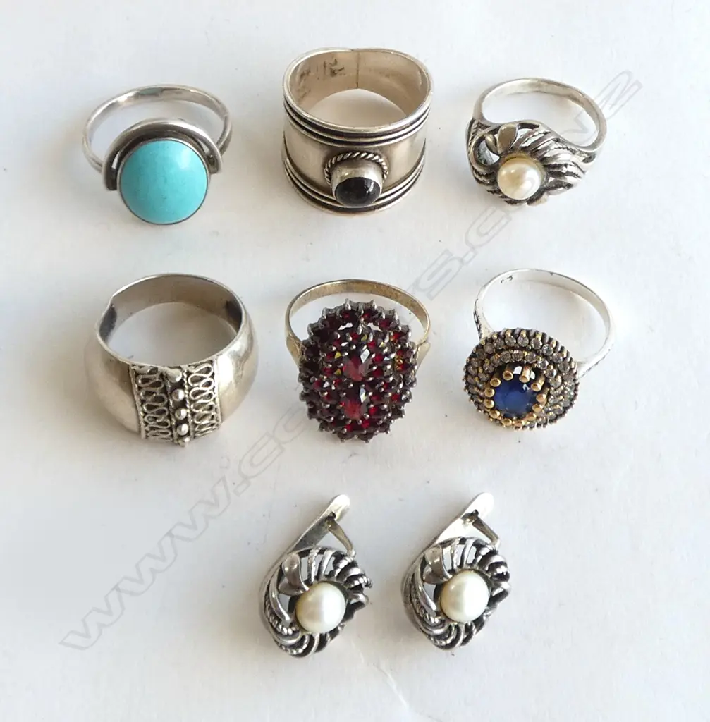 ASST.SILVER JEWELLERY: 5 rings + another pearl set with matching earrings Image 1++
