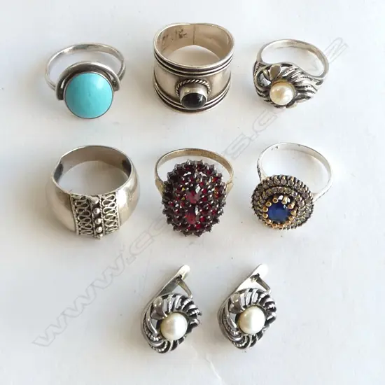 ASST.SILVER JEWELLERY: 5 rings + another pearl set with matching earrings